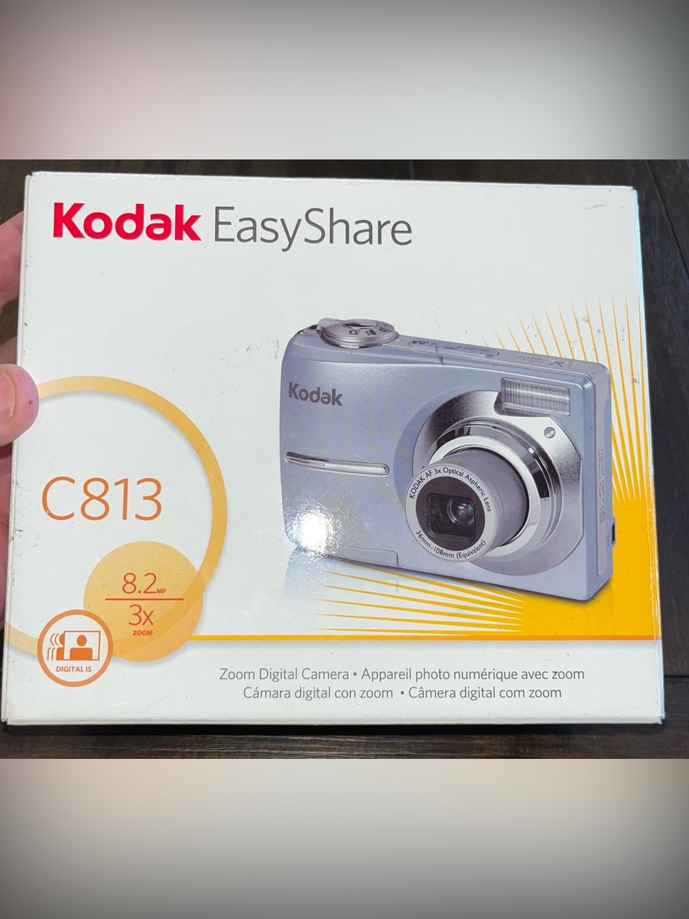Kodak EasyShare C813 8.2MP Digital Camera - Book - CD- ISB Cord- 4GB Card- Stand